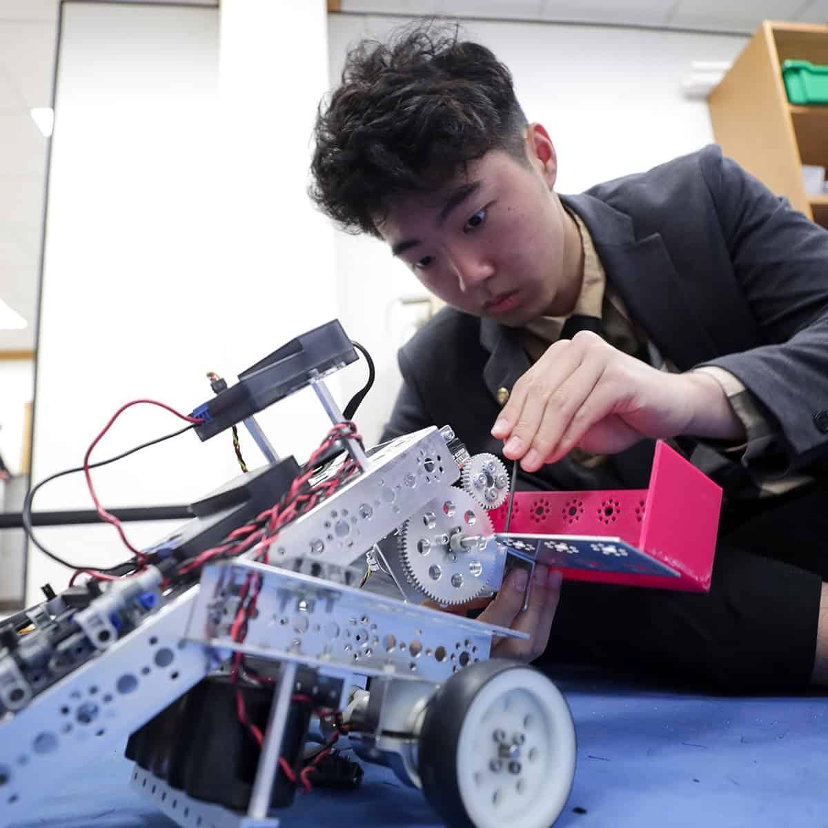 学生制作机器人